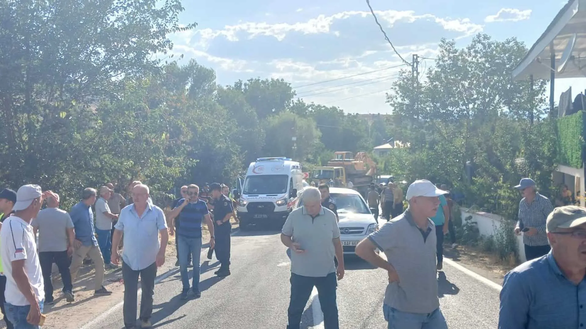 Cenazeye Gidenlere Otomobil Carpti 2 Olu 3 Yarali 2