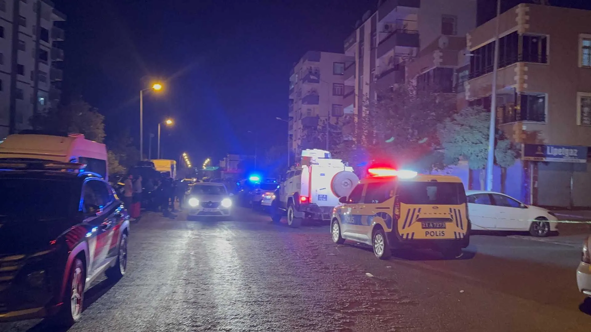 Diyarbakirda Kahvehanede Silahli Kavga 12 Yarali 1