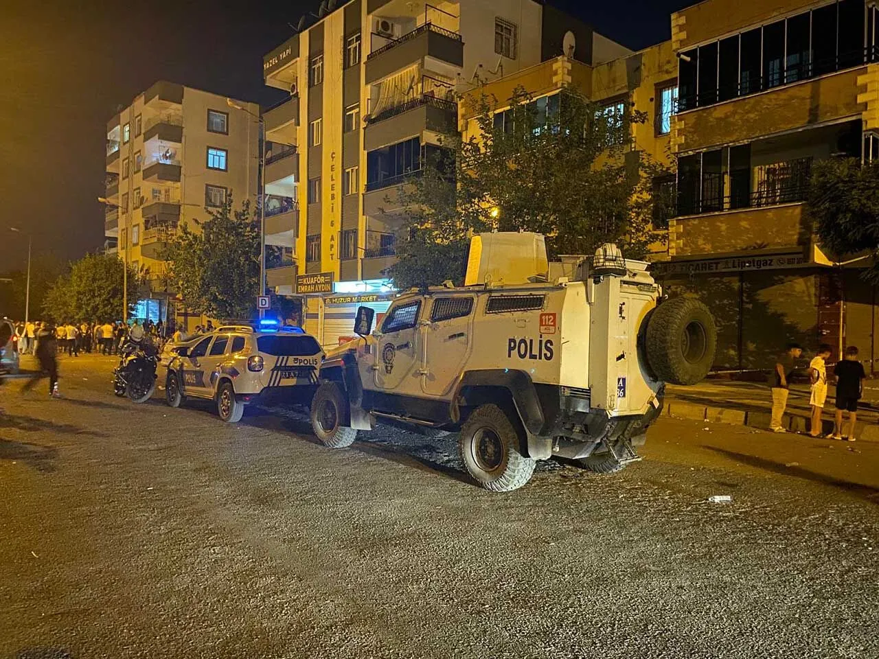 Diyarbakirda Kahvehanede Silahli Kavga 12 Yarali 11