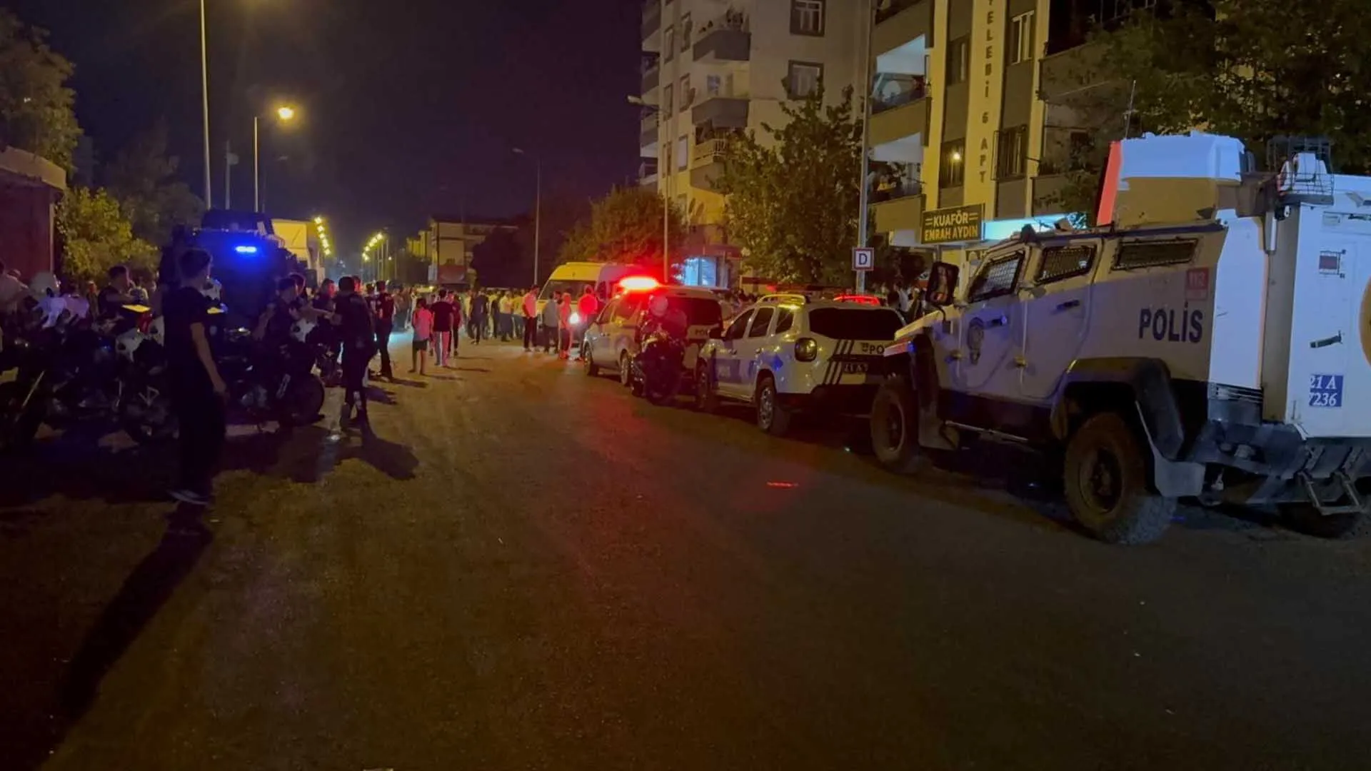 Diyarbakirda Kahvehanede Silahli Kavga 12 Yarali 2