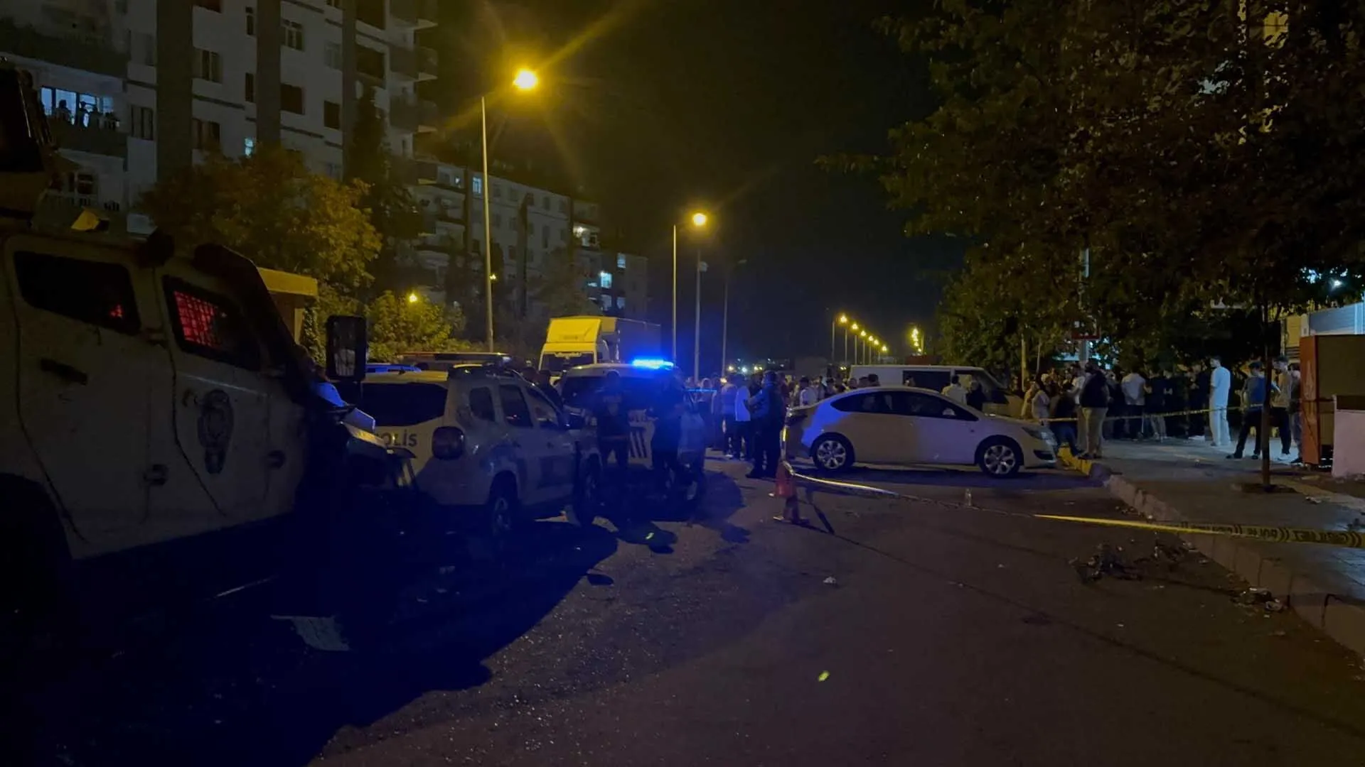 Diyarbakirda Kahvehanede Silahli Kavga 12 Yarali 3
