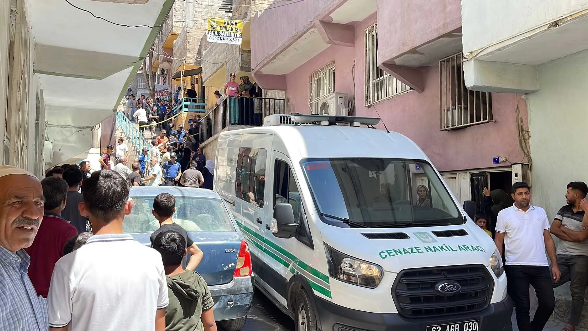 Genc Kari Koca Evde Silahla Vurulmus Halde Olu Bulundu 5 Yasindaki Cocuklari Kayip 2