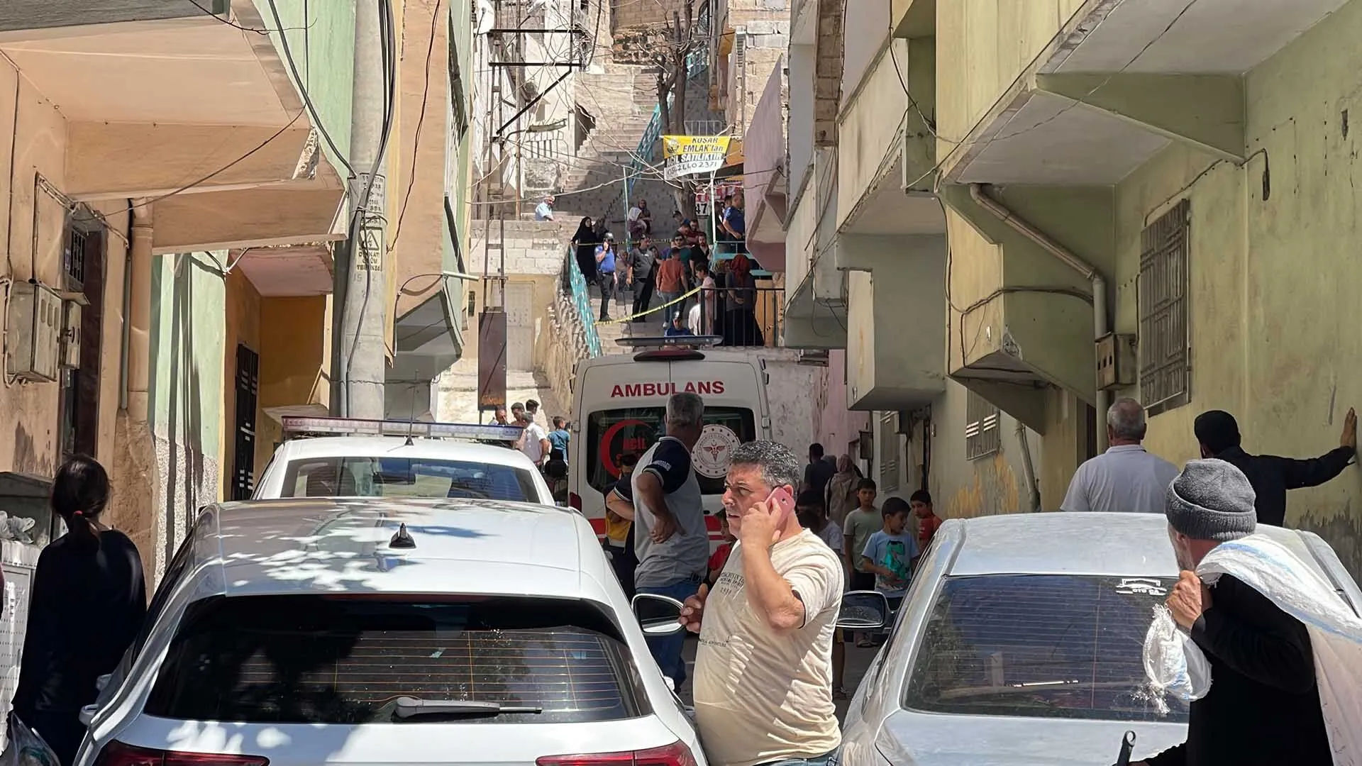 Genc Kari Koca Evde Silahla Vurulmus Halde Olu Bulundu 5 Yasindaki Cocuklari Kayip 3