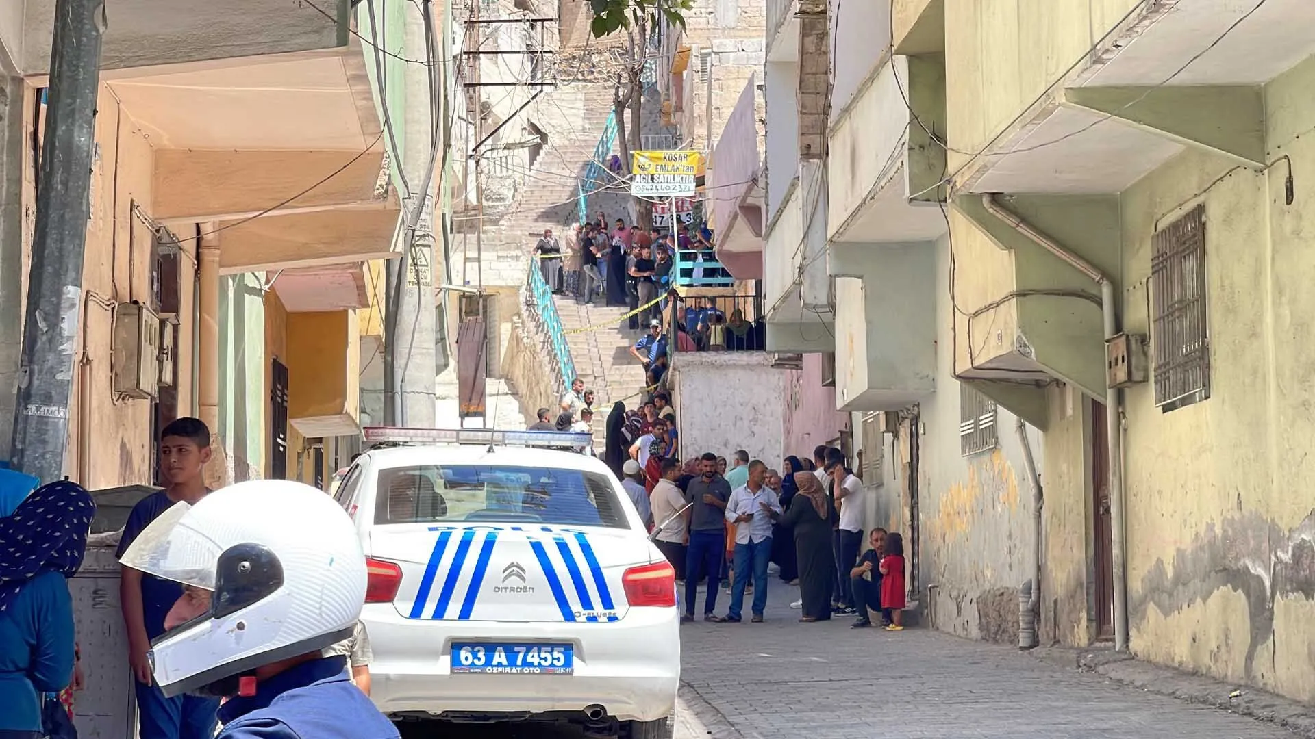 Genc Kari Koca Evde Silahla Vurulmus Halde Olu Bulundu 5 Yasindaki Cocuklari Kayip 4