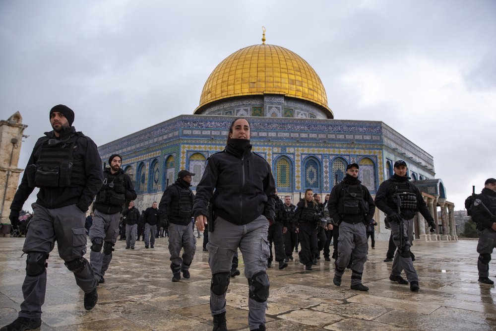 Israil Gucleri Askerleri Filistinlileri Tutukladi