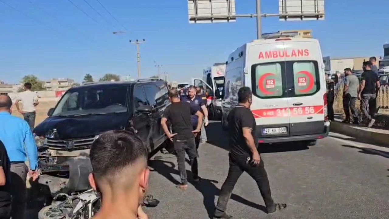 Mardinde Hafif Ticari Arac Ile Motosiklet Carpisti 2 Yarali