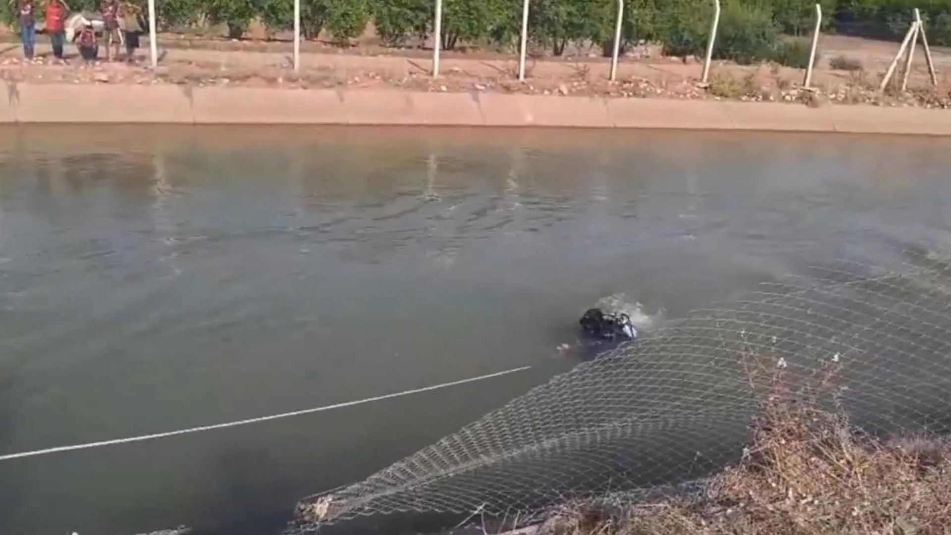 Otomobil Sulama Kanalina Dustu 2 Kisi Kurtarildi 1