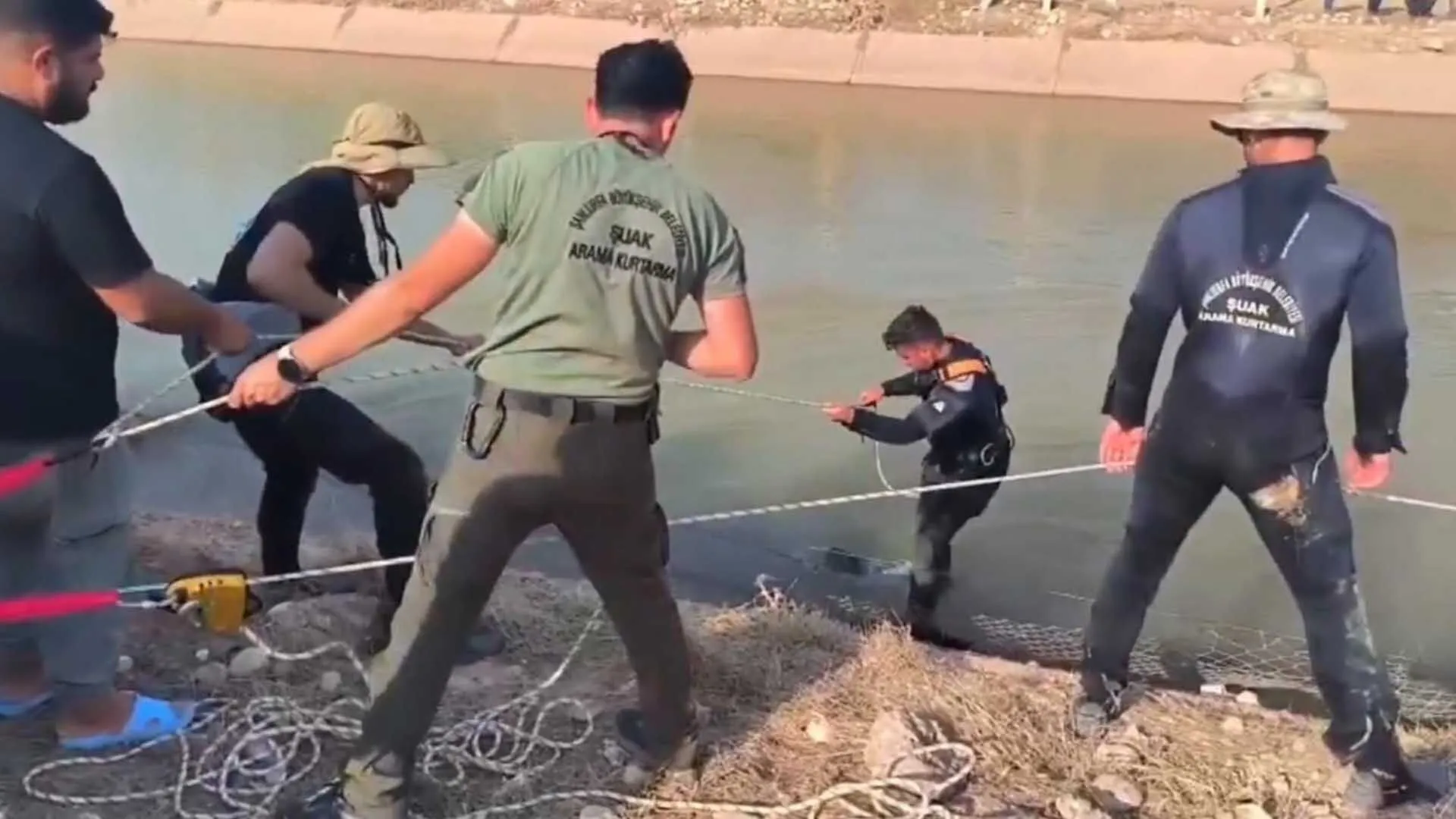 Otomobil Sulama Kanalina Dustu 2 Kisi Kurtarildi 2