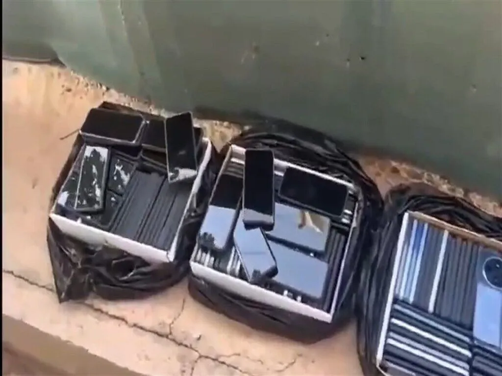 Siirtte Minibuste 4 Milyonluk Kacak Telefon Ele Gecirildi 2