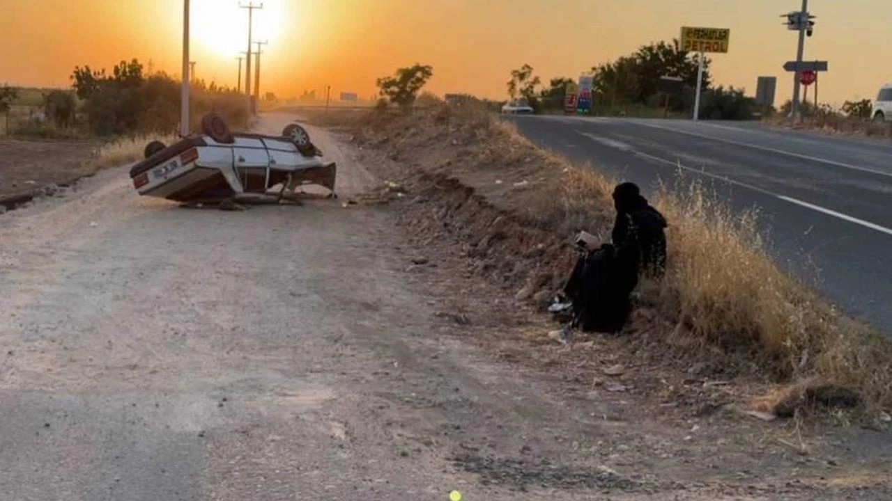 Ters Donen Aractan Sag Salim Cikti Oturup Kurani Kerim Okudu