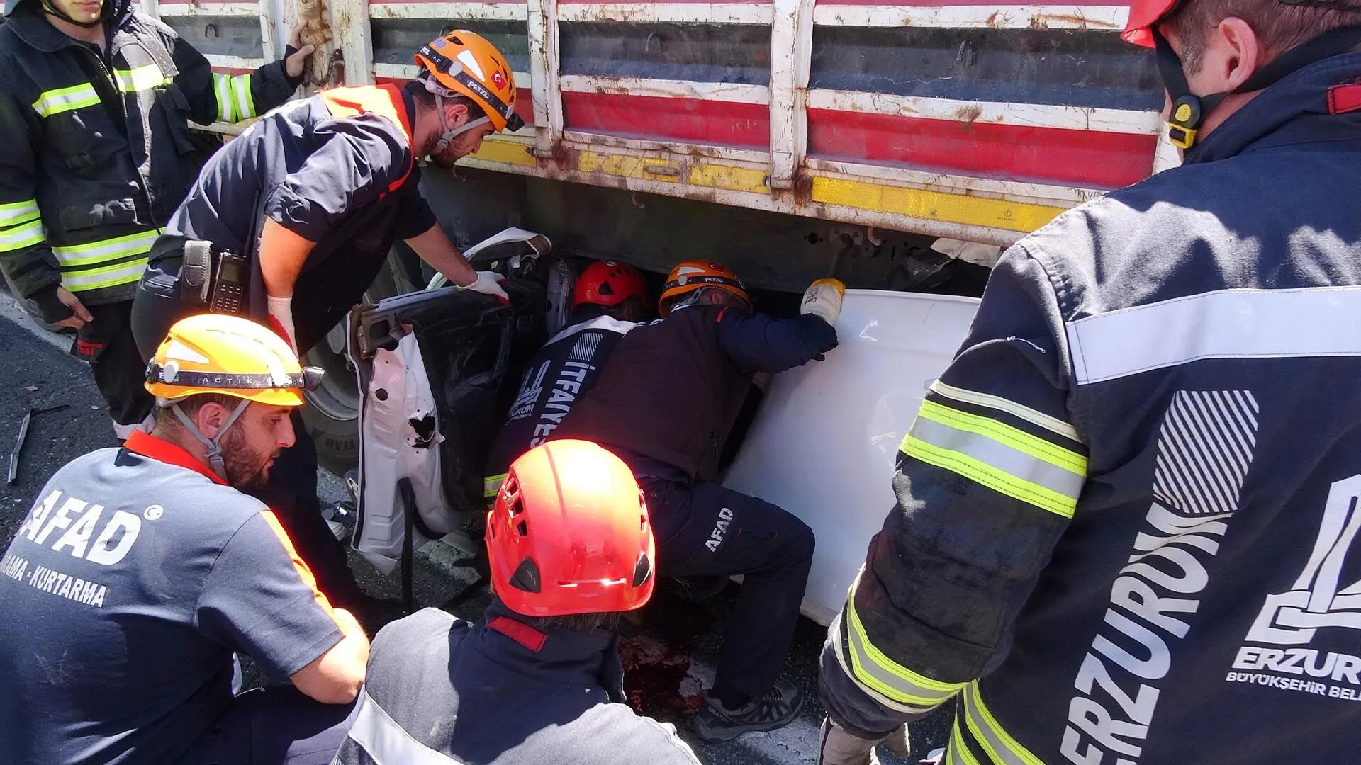 Tirin Altina Giren Otomobilin Surucusu Oldu 2