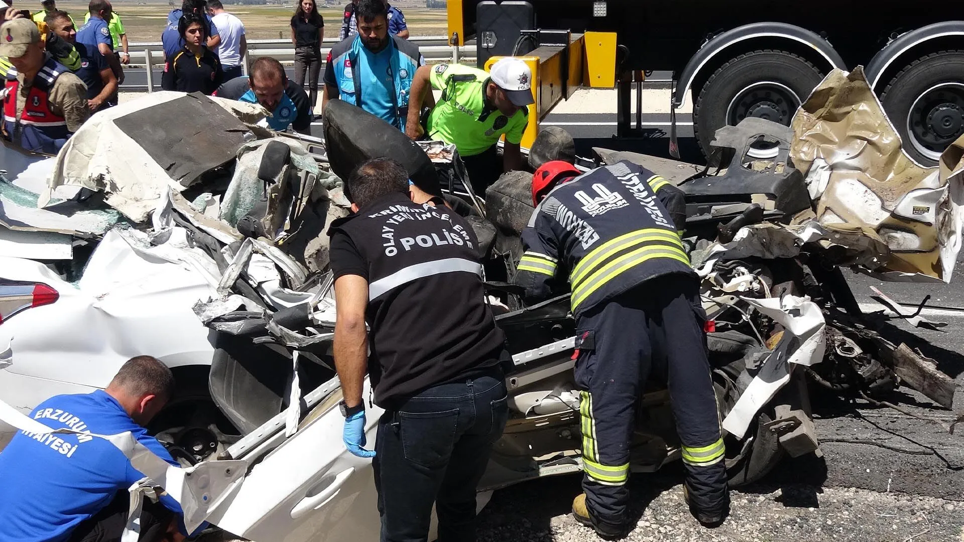 Tirin Altina Giren Otomobilin Surucusu Oldu 4