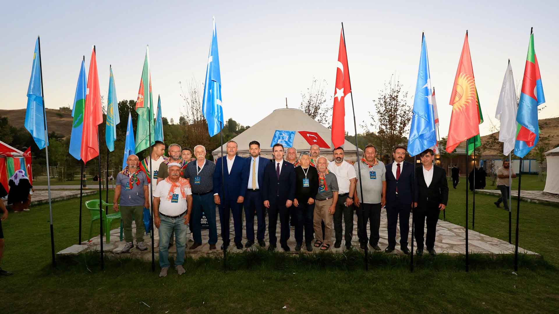 Vali Karakaya Ve Protokol, Ahlat Şenlikleri’nde Vatandaşlarla Buluştu 4