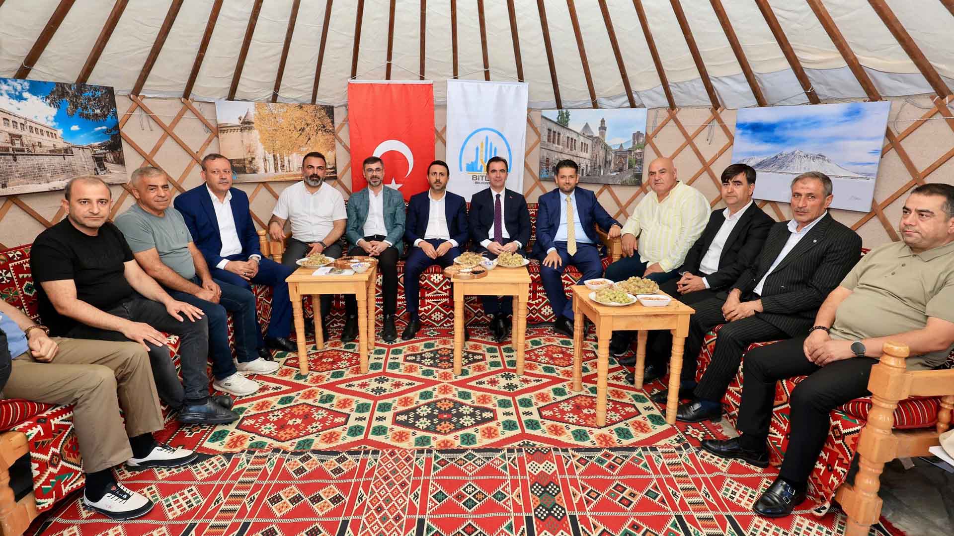 Vali Karakaya Ve Protokol, Ahlat Şenlikleri’nde Vatandaşlarla Buluştu 5