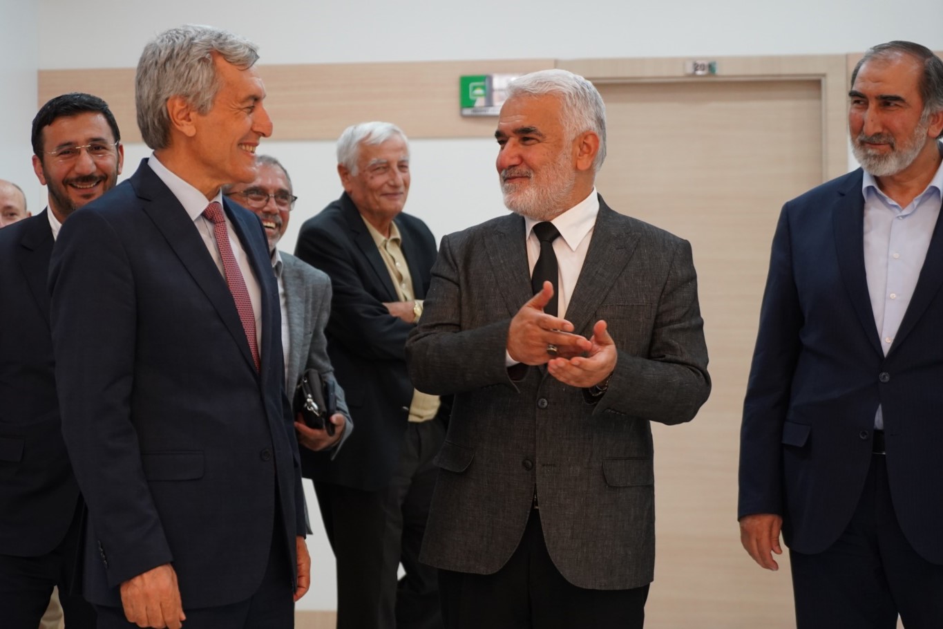 2825459B 851B 4396 Bdaa 142770E4B332