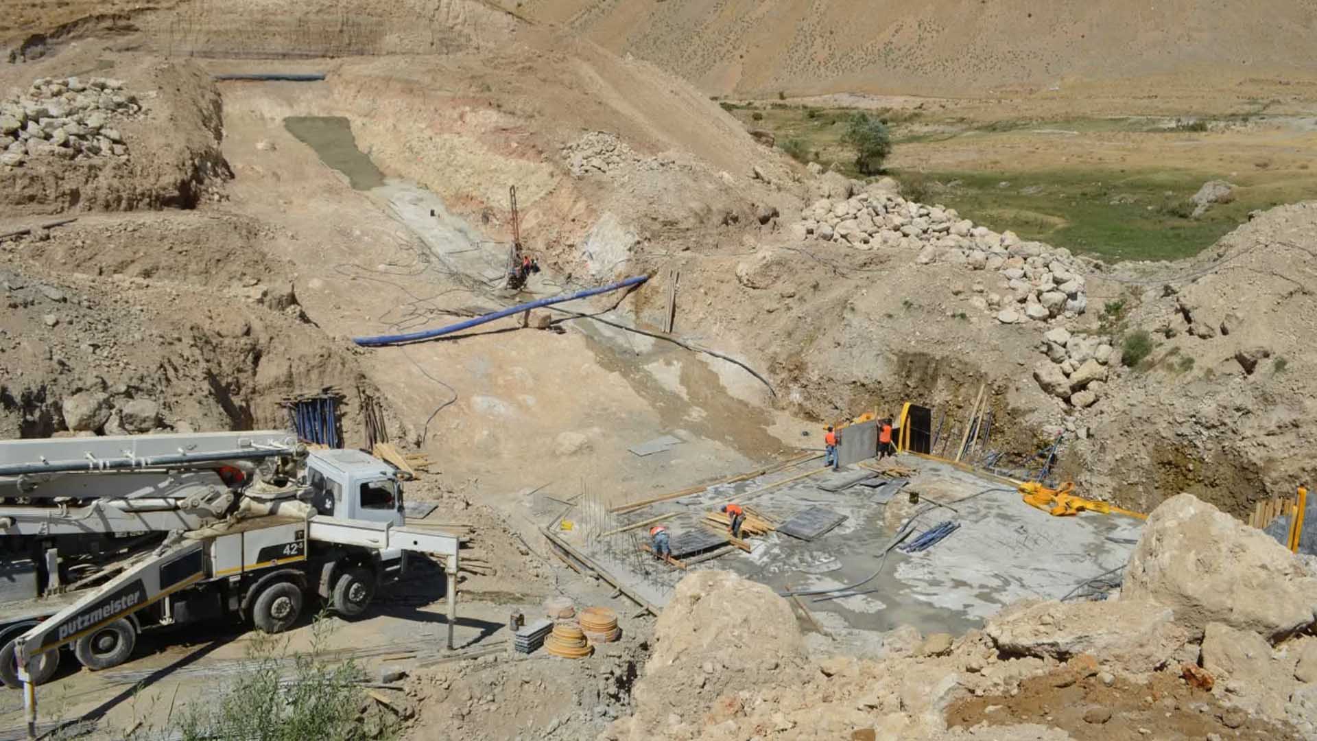 Adilcevaz’da Baraj Göletinin Ilk Betonu Döküldü 2