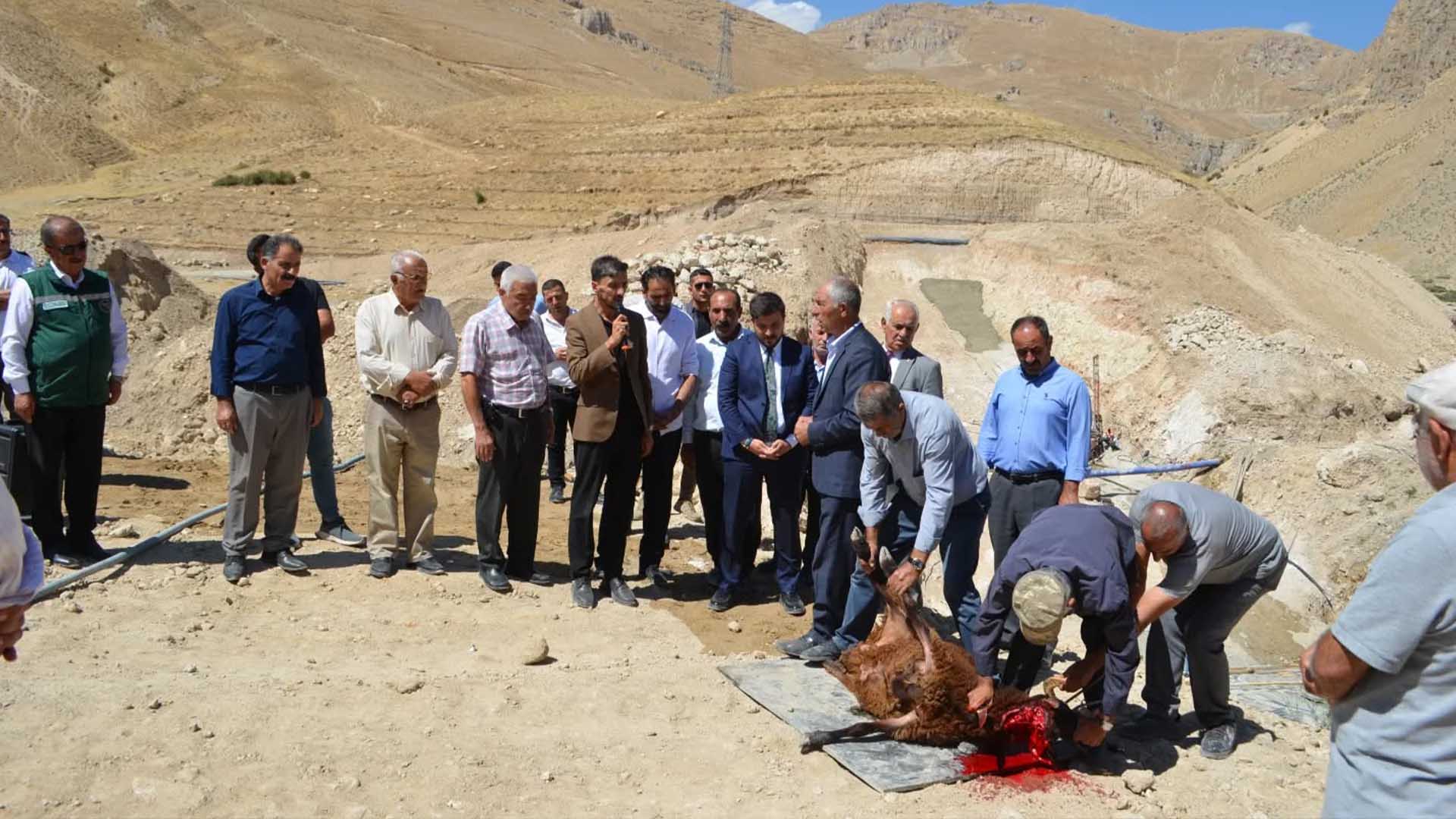 Adilcevaz’da Baraj Göletinin Ilk Betonu Döküldü 4