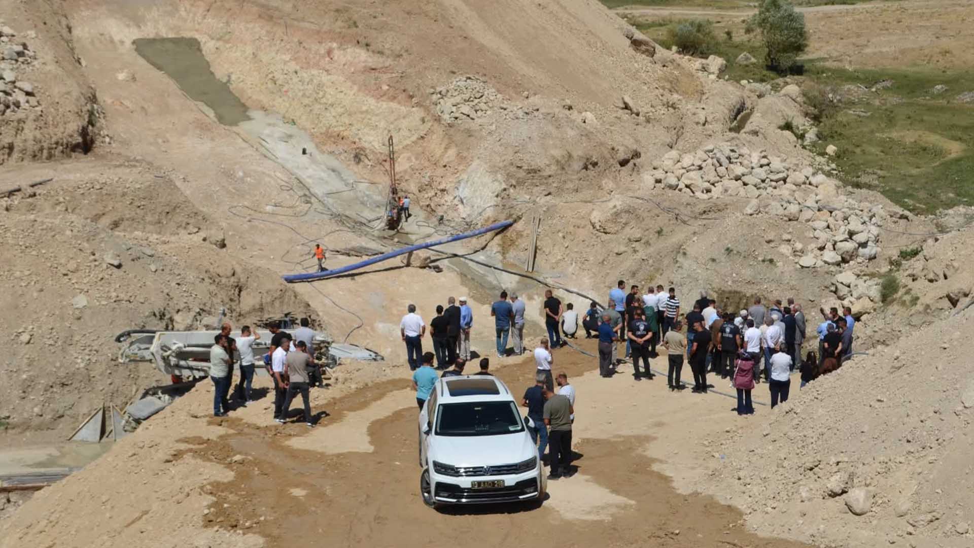 Adilcevaz’da Baraj Göletinin Ilk Betonu Döküldü 6