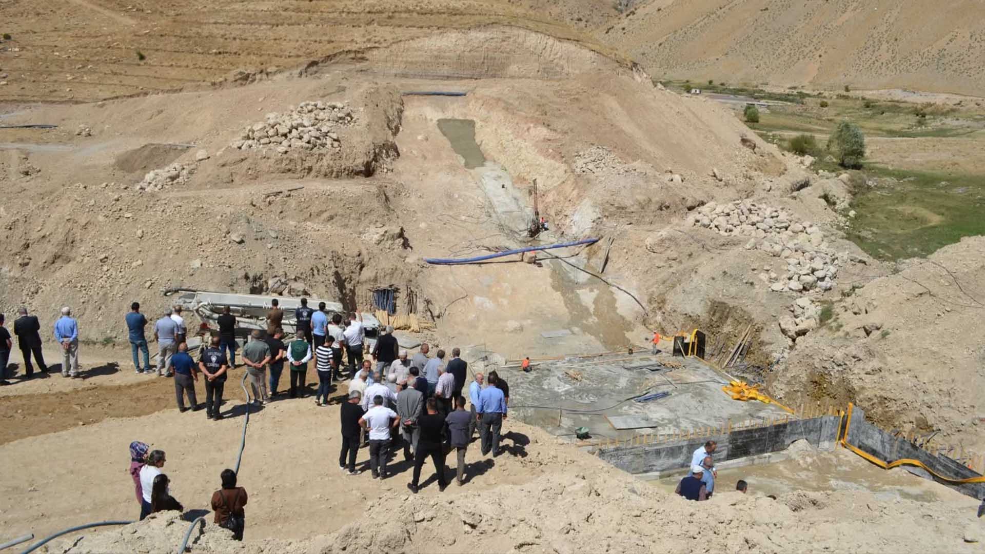 Adilcevaz’da Baraj Göletinin Ilk Betonu Döküldü 7