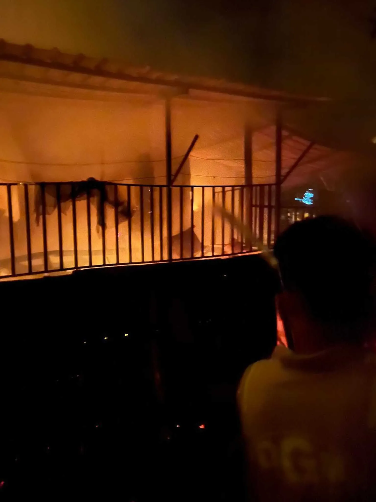 Ahsap Evde Cikan Yanginda Babaanne Ile Torunu Oldu 3