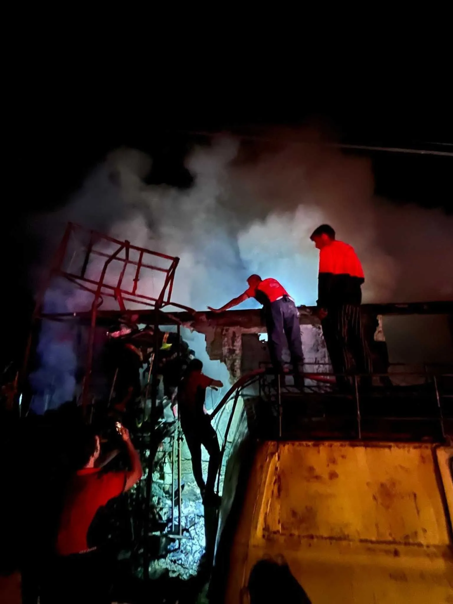 Ahsap Evde Cikan Yanginda Babaanne Ile Torunu Oldu 4