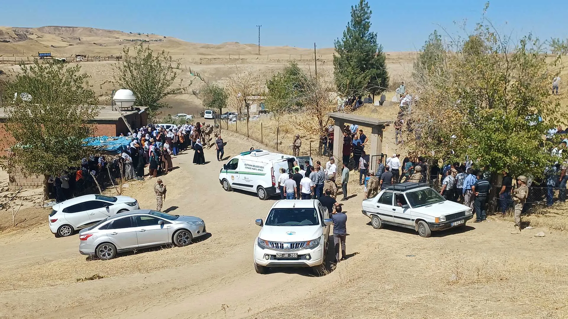 Batmanda Katledilen Anne Baba Ve Cocuklari Topraga Verildi 1