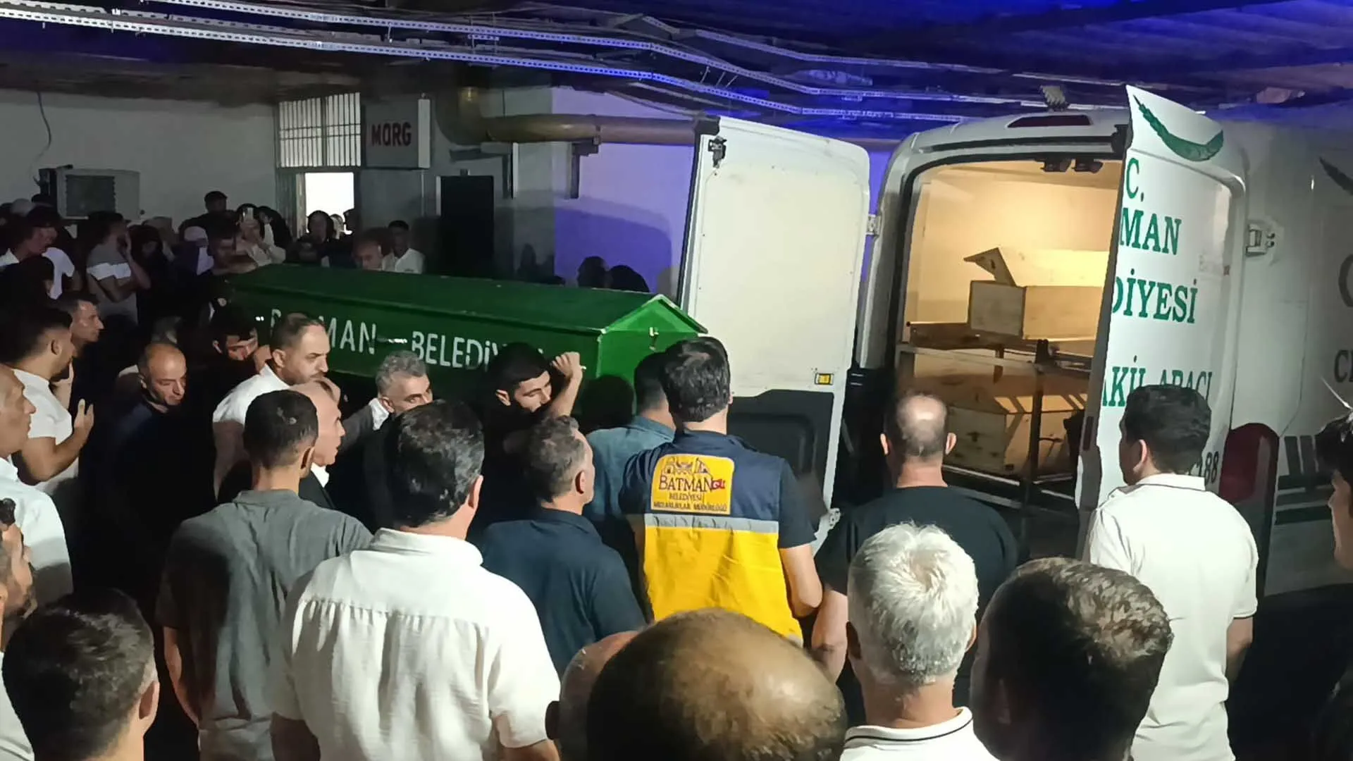 Batmanda Katledilen Anne Baba Ve Cocuklari Topraga Verildi 2