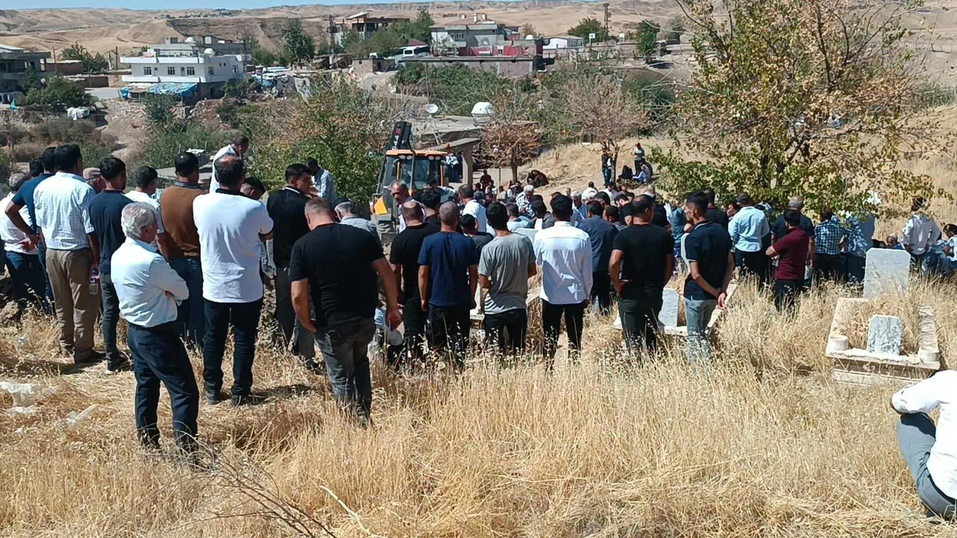 Batmanda Katledilen Anne Baba Ve Cocuklari Topraga Verildi 4