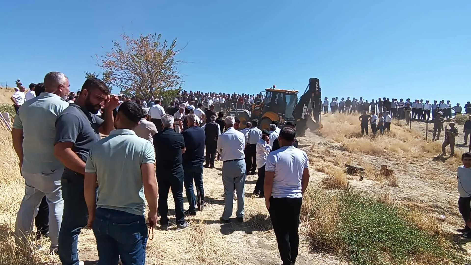 Batmanda Katledilen Anne Baba Ve Cocuklari Topraga Verildi 7