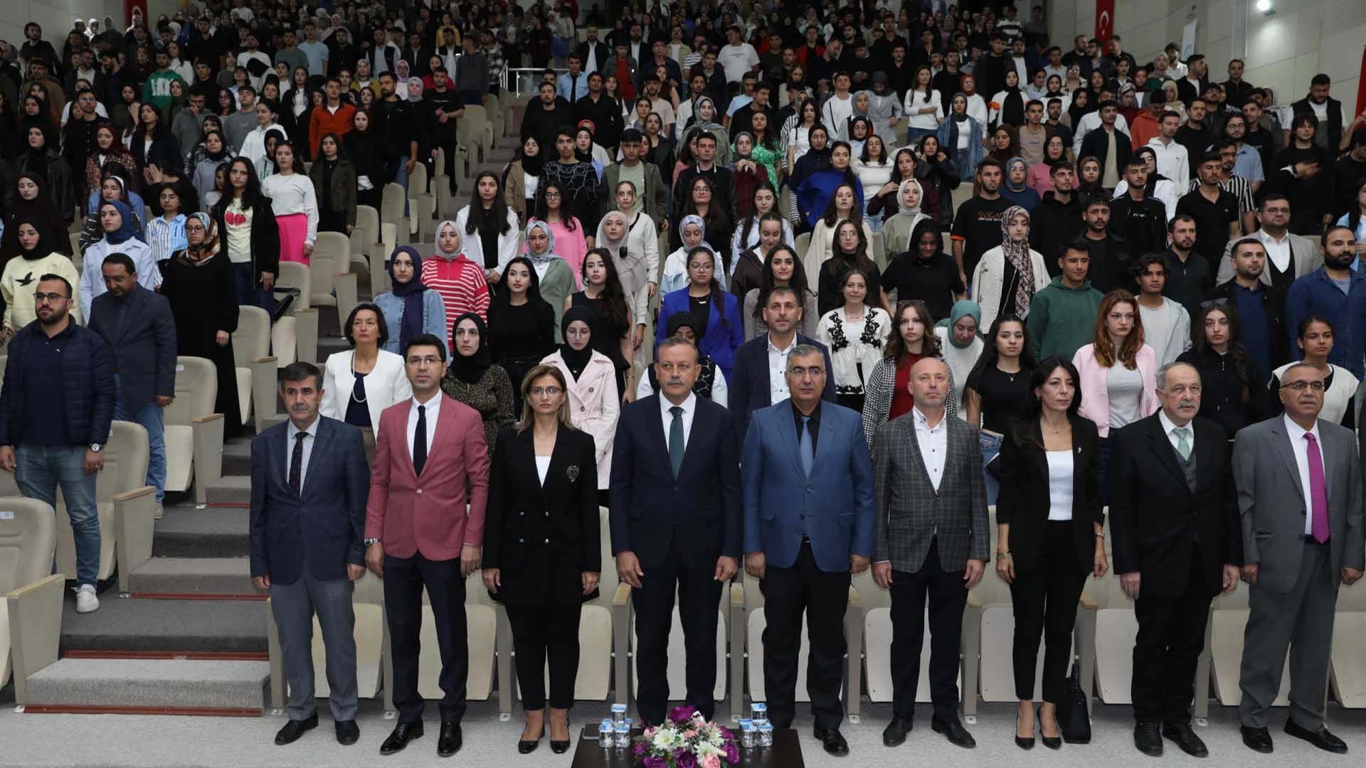 Bitlis Eren Üniversitesi'nde Oryantasyon Programı Yeni Öğrencilere Kapılarını Açtı 3