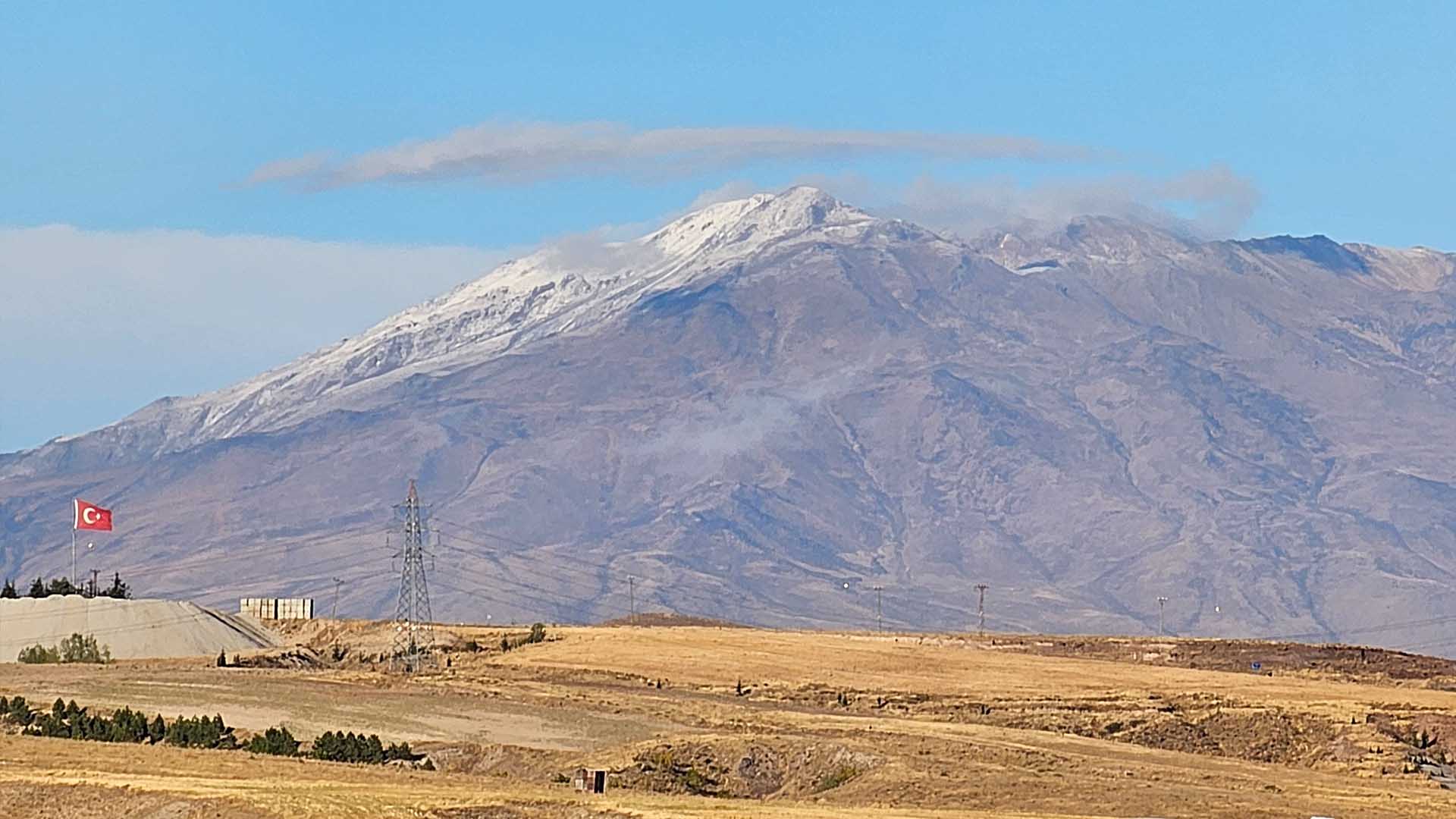 Bitlis'e Mevsimin İlk Karı Düştü 3