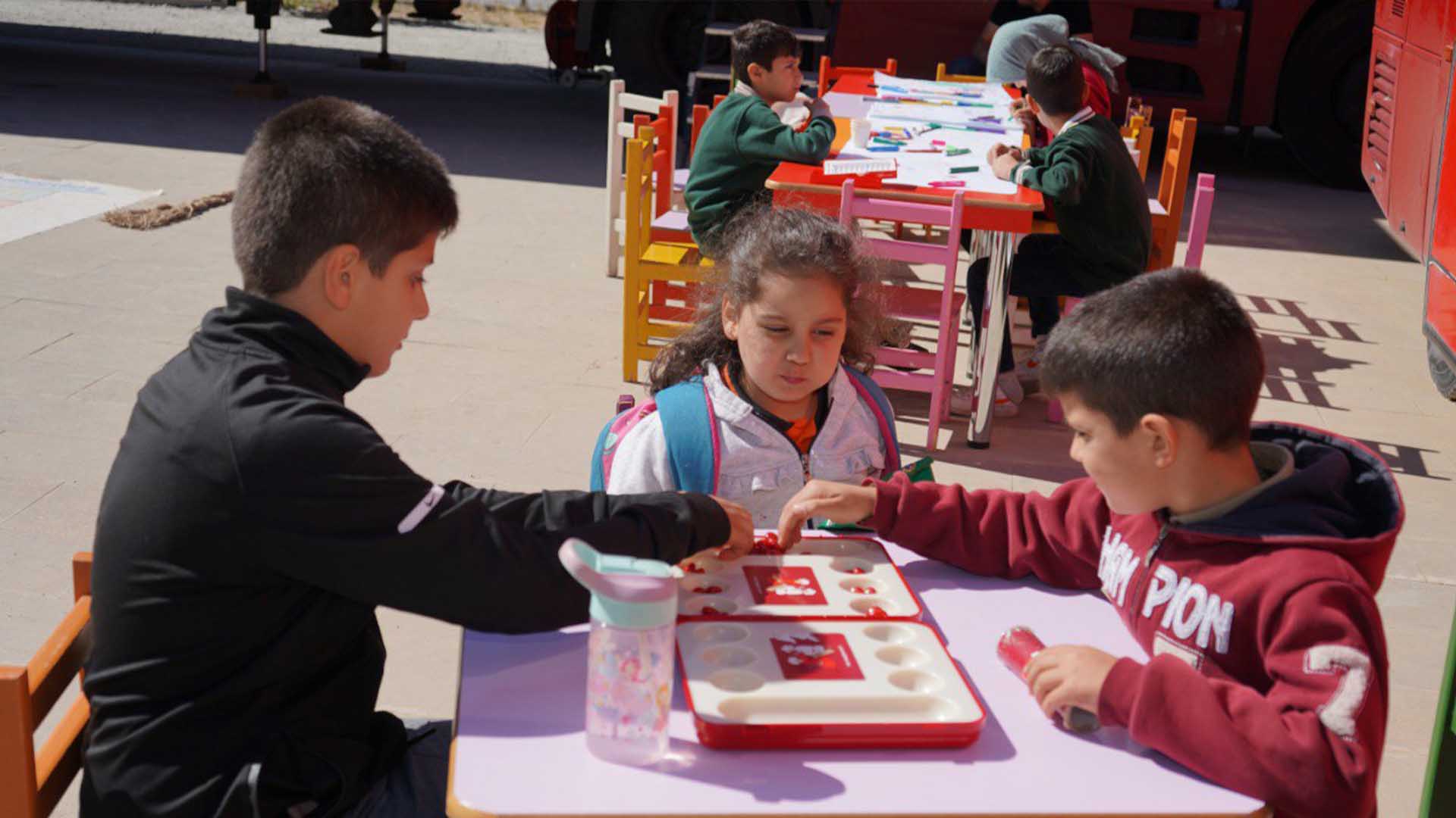 Bitlisli Çocuklardan Gezici Kütüphane'ye Yoğun İlgi 3