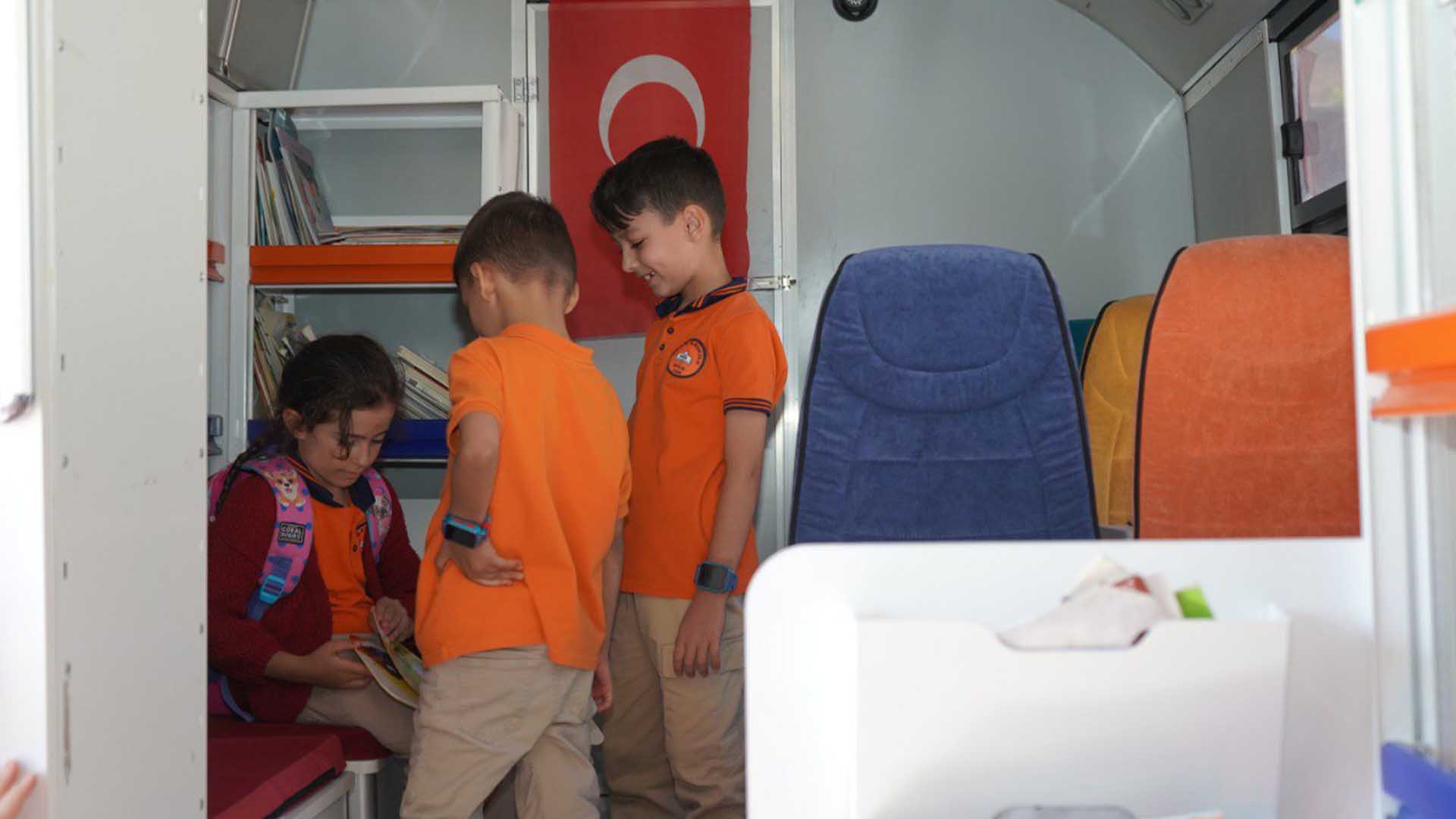 Bitlisli Çocuklardan Gezici Kütüphane'ye Yoğun İlgi 5