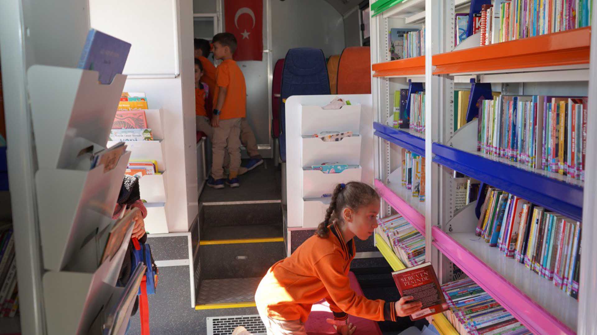 Bitlisli Çocuklardan Gezici Kütüphane'ye Yoğun İlgi 6