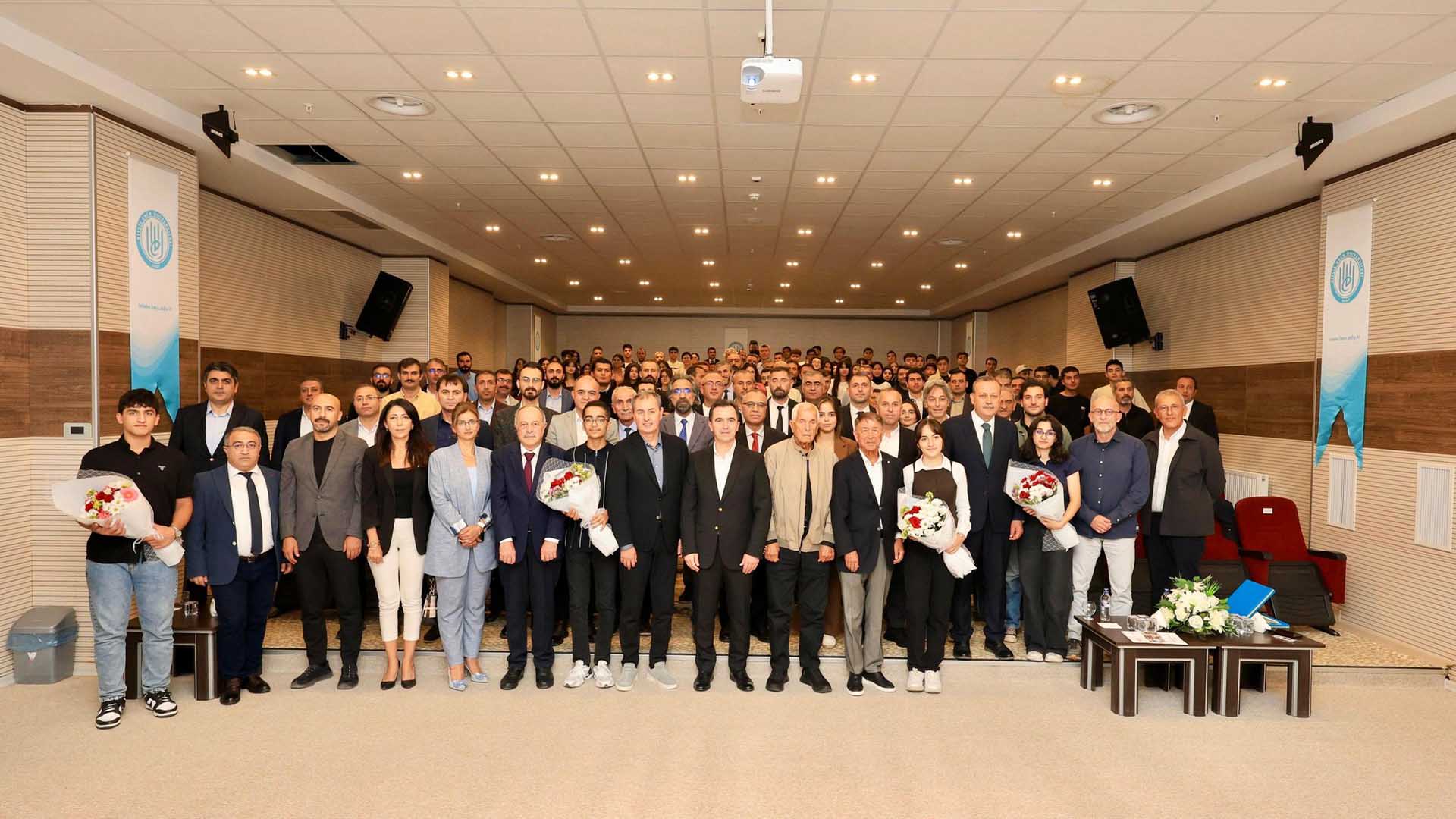 Bitlis’te “Bilim, Eğitim Ve Kariyer Söyleşisi” Gençlerle Buluştu 3