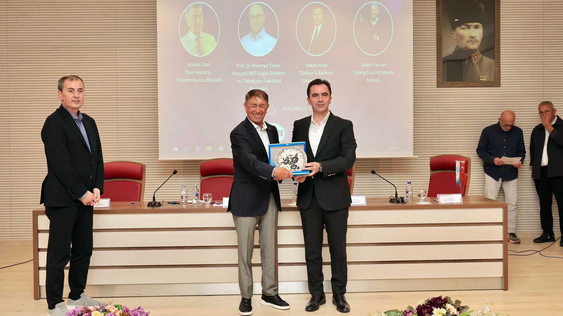 Bitlis’te “Bilim, Eğitim Ve Kariyer Söyleşisi” Gençlerle Buluştu 4