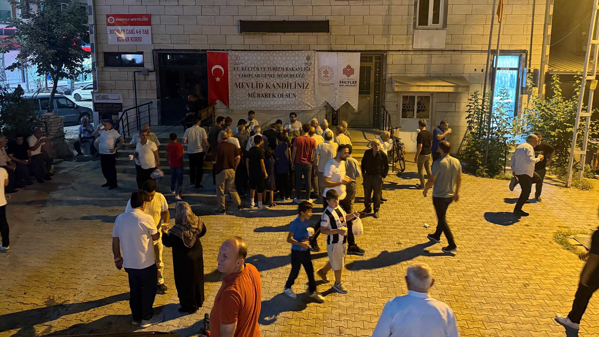 Bitlis'te Mevlid Kandili’nde Vakıf Geleneği Sürdürüldü 1