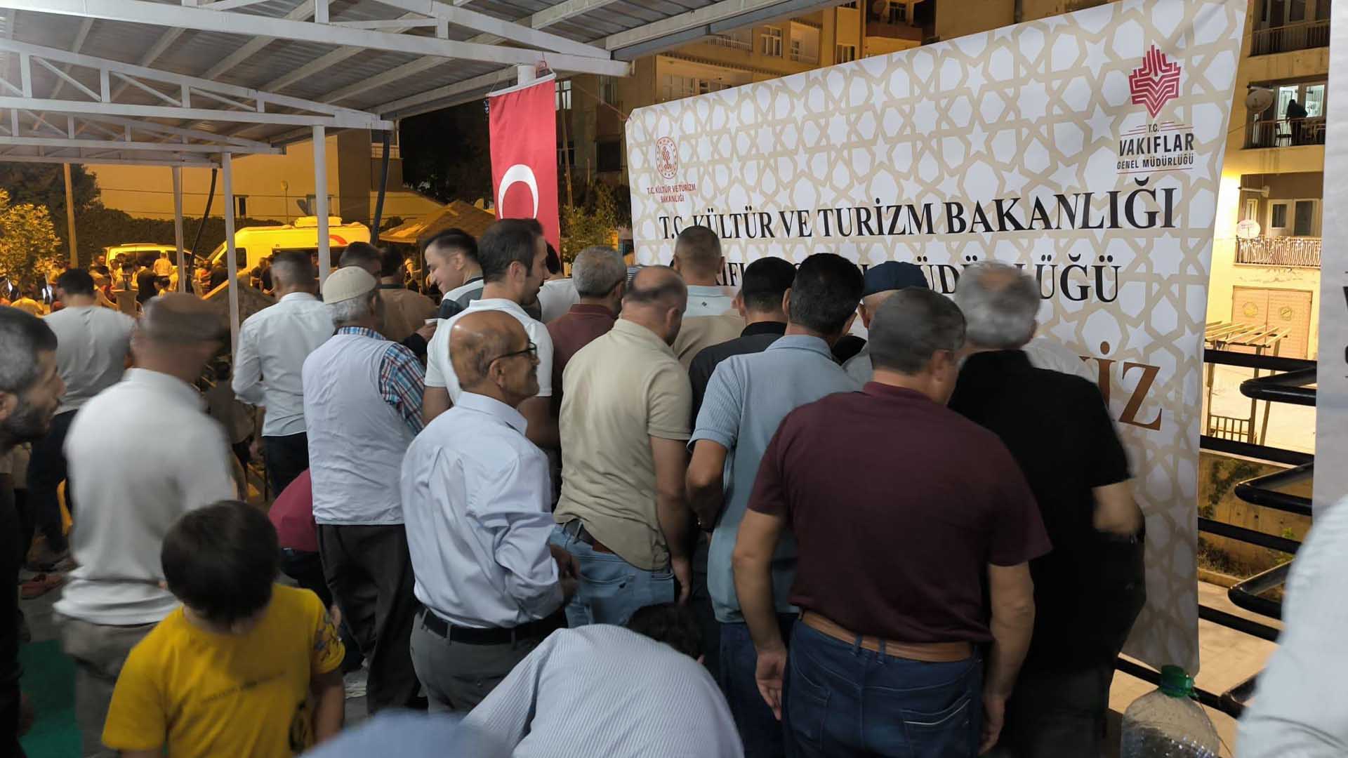 Bitlis'te Mevlid Kandili’nde Vakıf Geleneği Sürdürüldü 4