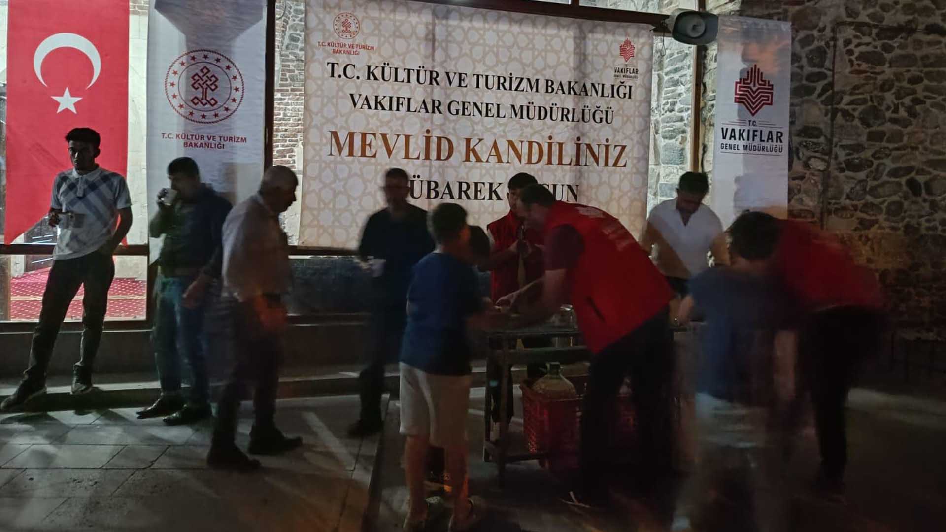 Bitlis'te Mevlid Kandili’nde Vakıf Geleneği Sürdürüldü