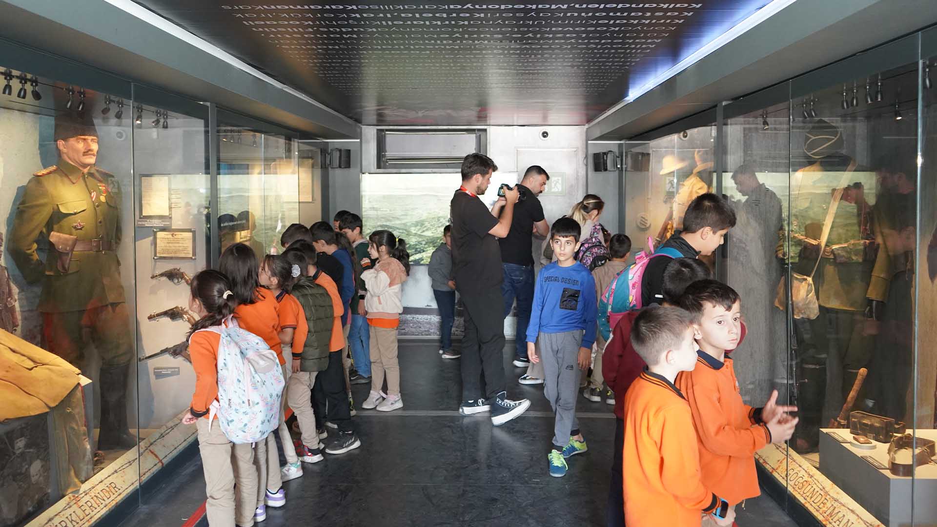 Çanakkale Savaşları Mobil Müzesi’ne Bitlislilerden Yoğun İlgi 11