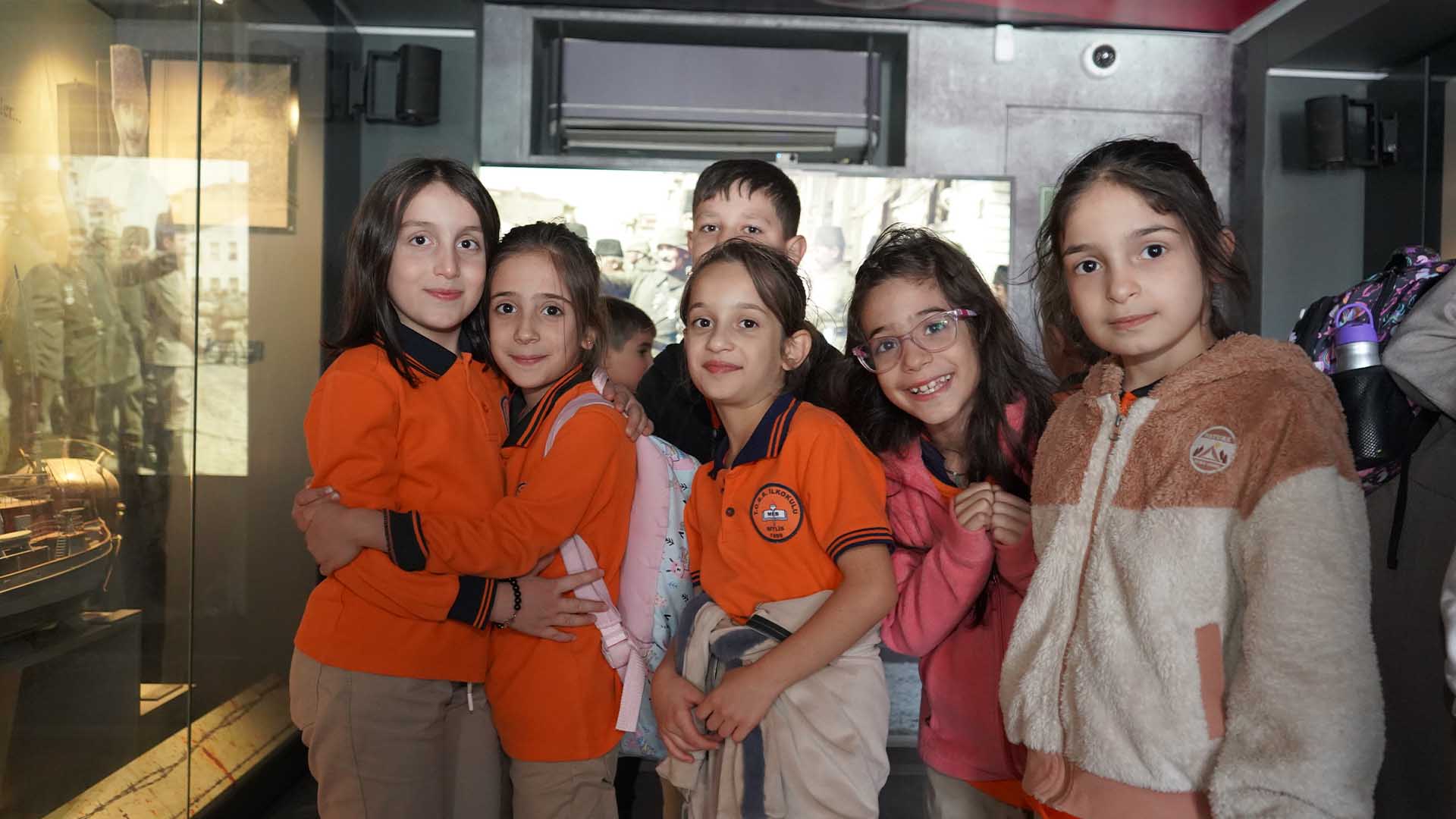 Çanakkale Savaşları Mobil Müzesi’ne Bitlislilerden Yoğun İlgi 13