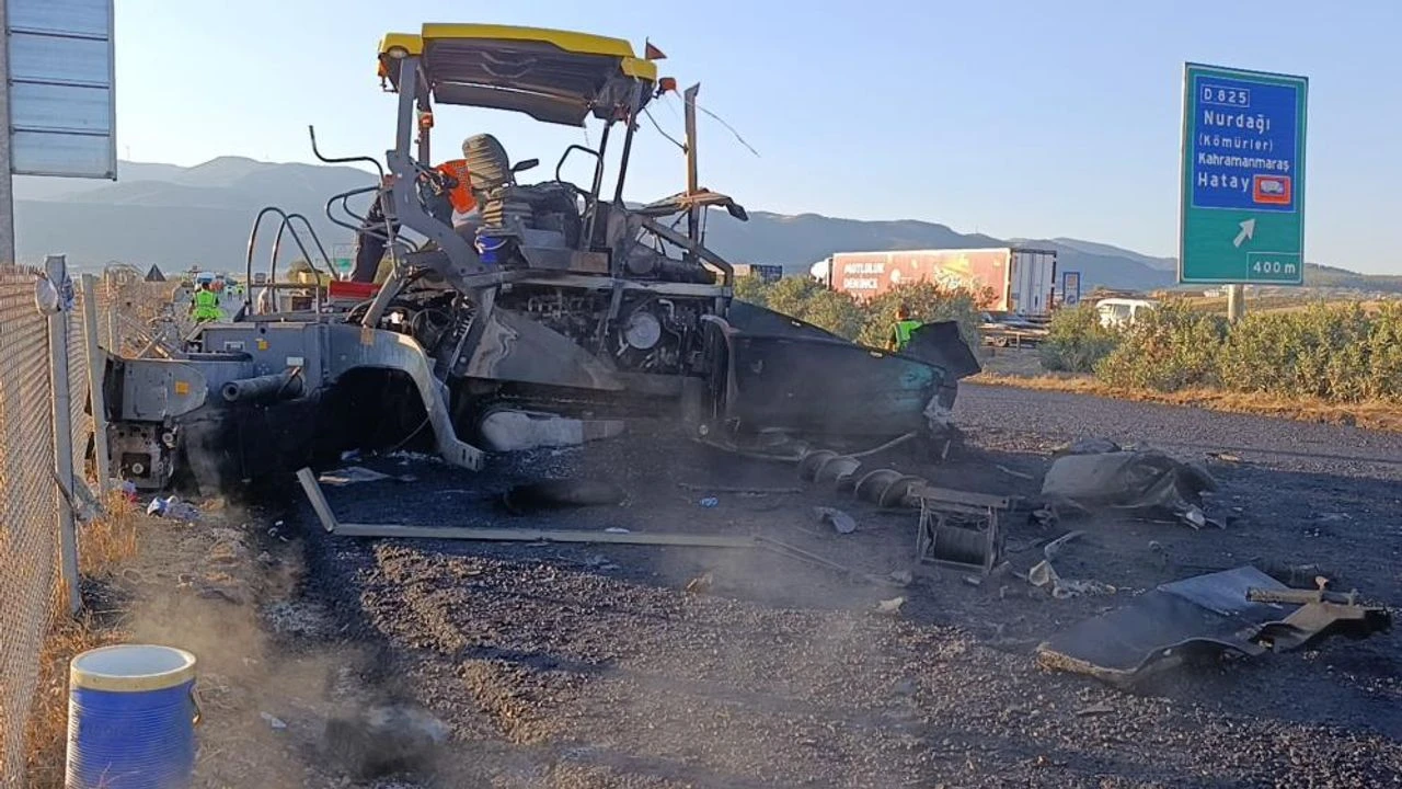Freni Patlayan Tir Is Makinasina Carpti Araclarda Yangin Cikti 1