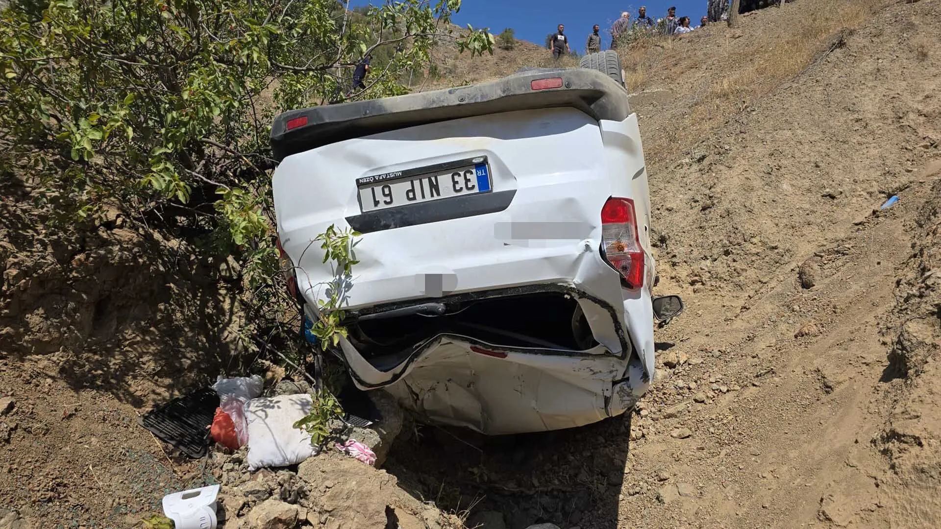 Hafif Ticari Arac Ucuruma Yuvarlandi 1 Olu 4 Yarali 1