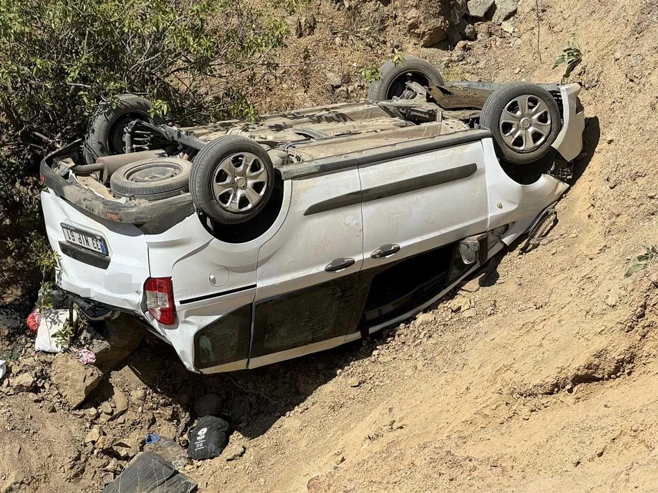 Hafif Ticari Arac Ucuruma Yuvarlandi 1 Olu 4 Yarali 2