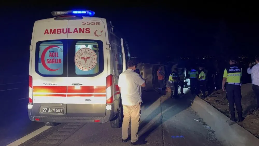 Kontrolden Cikan Minibus Takla Atti 2 Olu 8 Yarali 1
