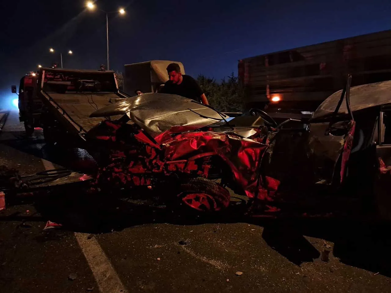 Tasa Carpan Eski Otomobil Hurdaya Dondu 2 Yarali 2