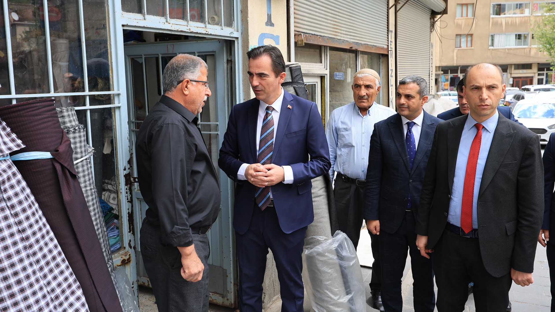 Vali Karakaya, Bitlis Çarşı Esnafını Ziyaret Etti