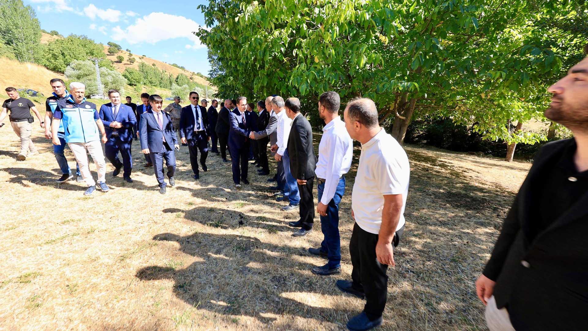 Vali Karakaya, Bitlis’te Grup Köy Yollarındaki Çalışmaları Inceledi 4