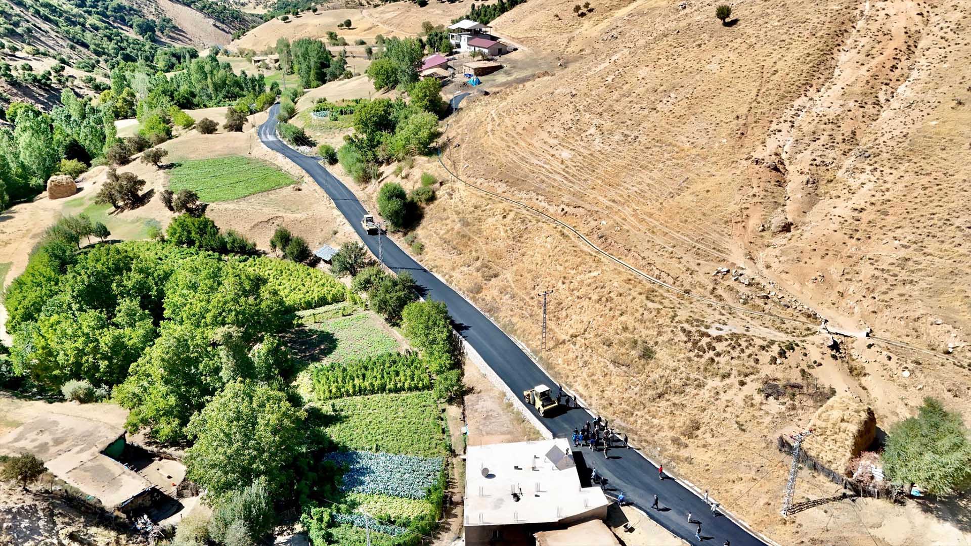 Vali Karakaya, Bitlis’te Grup Köy Yollarındaki Çalışmaları Inceledi 6