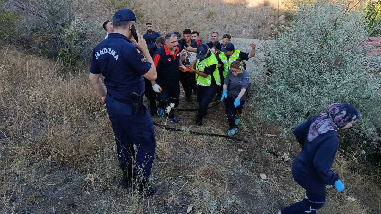 Yangina Giden Itfaiye Araci Devrildi 2 Yarali